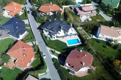 Баровец се изръси 1 млн. евро за имот в полите на Витоша