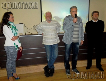 Стойко Пеев играе и представя "Футболни хамелеони", даде старт на "Културни салони 2013"