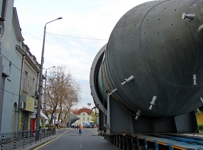Двете малки „големи неща“ са по улиците на Бургас. Подлезът на Операта издържа