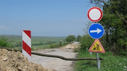 На няколко пътни участъци в Бургаско се извършват ремонти