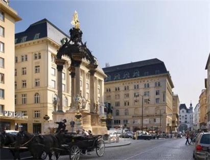 Оръжеен бос, загубил милиони от взривовете край Петолъчката, купи най-скъпия дом във Виена