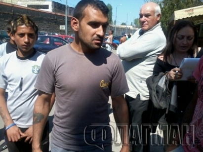 Цигани–бивши затворници прииждат от ромския квартал, окупират затвора