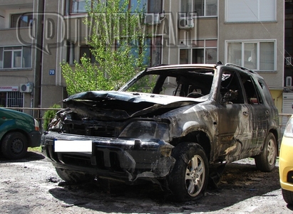 Изгоря джипът „Хонда” на бизнесмен в бургаския ж.к. „Славейков”