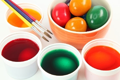 Велики четвъртък е, боядисваме яйцата