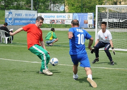 Четирима кандидат-депутати от Коалиция за България играха в предизборния футболен турнир