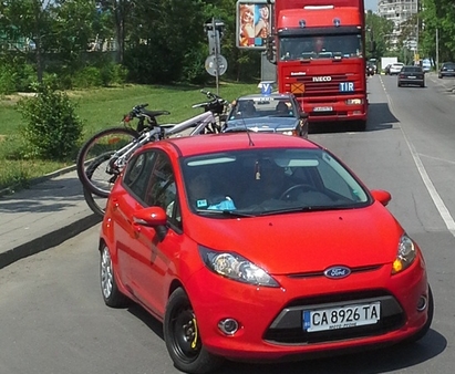 Задръстване и хаос край Морската градина в Бургас, шофьори и пешеходци роптаят