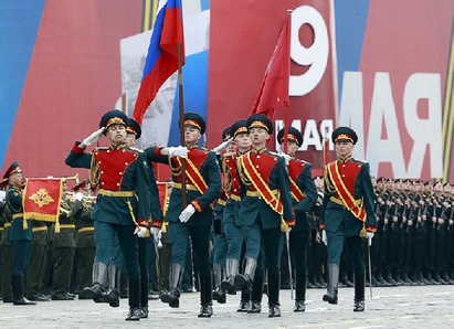 В 9 часа започва парадът на Победата, 68 самолета летят над Москва