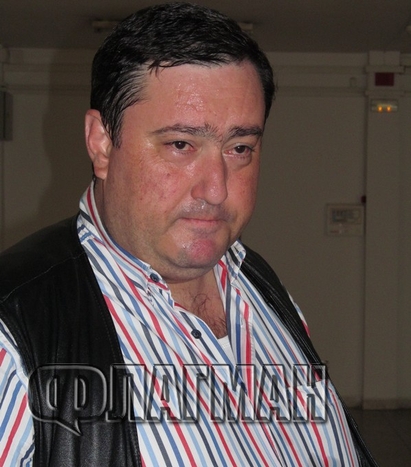 Съдебният изпълнител Тодор Мавродиев се изпоти в съда, задето изгони "Мелаинвест" от имота им