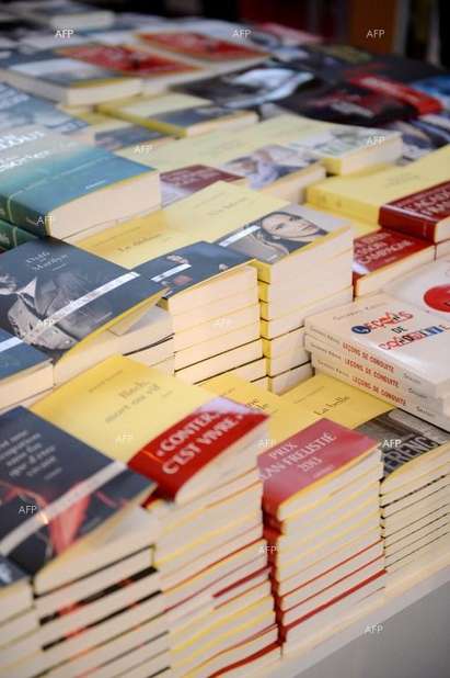 МВР: Копирни центрове нелегално сканират и продават учебници в Бургас