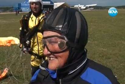 81-годишна българка скочи с парашут