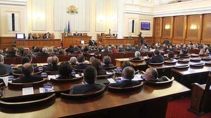 Парламентът събра заветните 121 гласа с Волен, ГЕРБ напусна пленарна зала