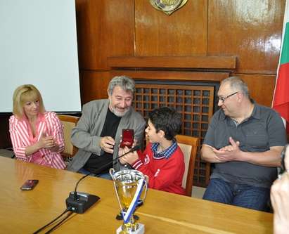 Община Бургас ще подпомогне чудото по шахмат Цветан Стоянов