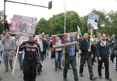 Оставка на кабинета "Орешарски" и нови избори поискаха протестиращите от НФСБ и РЗС