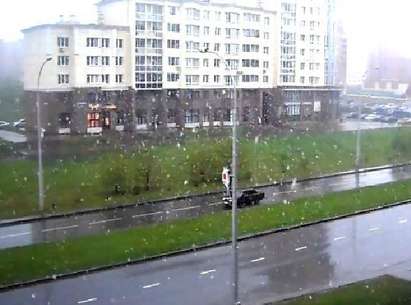 Сняг вали в Кемерово, зимата се връща?