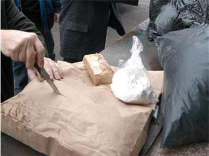 Арестуваха медсестра от МБАЛ-Хасково с 26 кг хероин, кътала в болничното си шкафче пушка и 500 патрона
