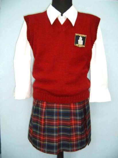 Родители алармират за корупция в несебърското училище -  силово налагали скъпи униформи