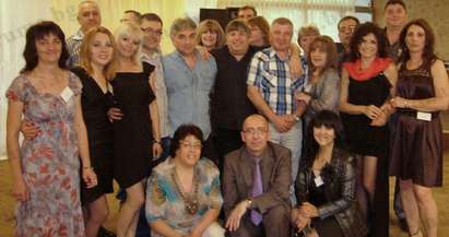 Мая Манолова блесна на абитуриентска среща с 200 съученици 30 години след бала