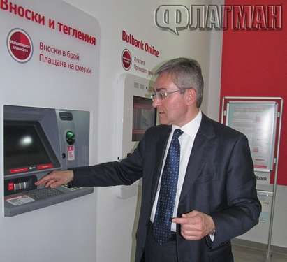 За първи път в Бургас: УниКредит Булбанк монтира банкомат за внасяне на пари. Вижте как и къде