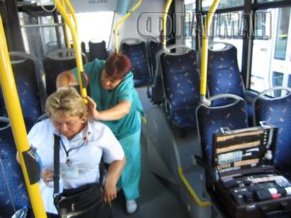 Раниха жестоко в главата кондукторка от градския транспорт в Бургас, виновният избяга