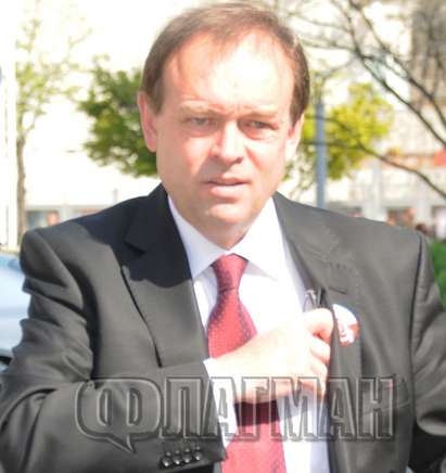 Кризисният психолог от БСП Христо Монов: Извинявам се! Няма да напусна парламента