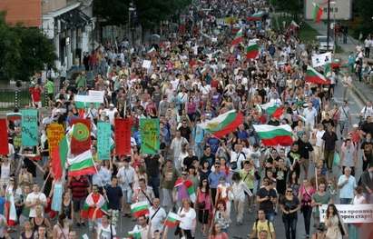 Над 200 души са отклонени от протеста в София, в района на НДК възникнало напрежение