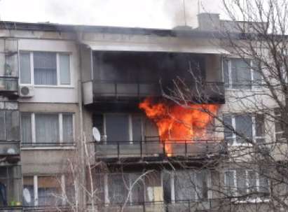 Психично болна запали апартамента си в „Изгрев“