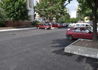 Разорана поляна стана паркинг с 30 места в бургаския ж.к. „Зорница”