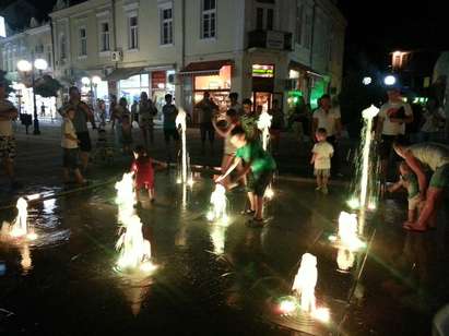 Светещ фонтан в центъра на града е най-новата атракция за поморийци