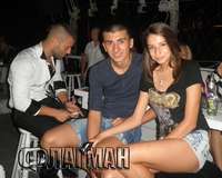 Синът на  чаровната водеща на новините по Канал 0 Натали Аведисян Димитър Чичинов също бе сред ценителите на красиви модели, той беше в компанията на очарователна девойка