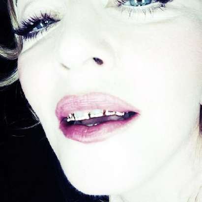 Мадона си позлати зъбите, сложи си и брилянти