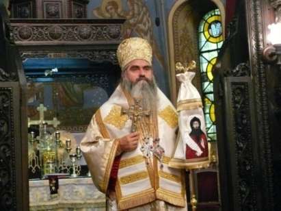 Митрополит Кирил изваден с шнорхел и маска на главата, не е убит