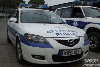Арестуваха българка в Кипър, псувала и плюла полицаи