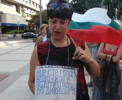 Бургаските протестиращи съвсем оредяха, но пак ще затварят кръстовища