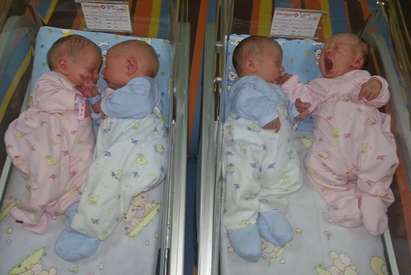 За 2 часа две двойки близначета проплакаха в МБАЛ „Дева Мария”