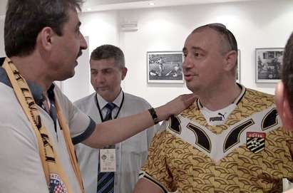 Цветан Василев и Митко Събев гледат победата на „Ботев“ в президентската ложа на „Лазур“