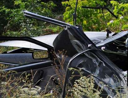 Жестока катастрофа край Варна, двама се размазаха с кола в автобус
