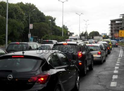 Ужас! Целият Бургас е блокиран от автомобили