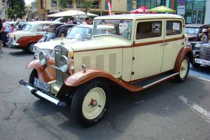 Берлие от 1924 година събра погледите на ретро парада на автомобили в Поморие