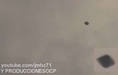 Пирамидално НЛО лети над Колумбия (ВИДЕО)