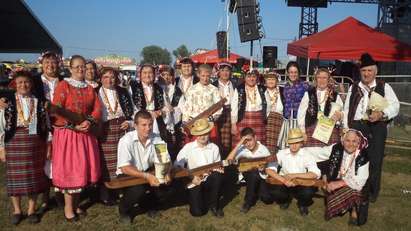 Ахелойски състави участваха във фестивал на сватбените обичаи в унгарския град Аяк