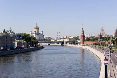Плувец поставя рекорд, ще плува в Москва с вързани ръце