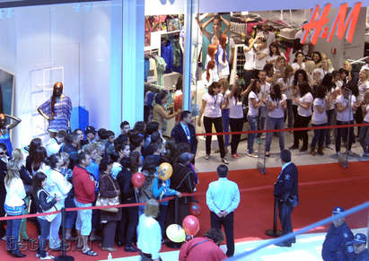 След голямата еуфория в Бургас гигантът H&M отчете изненадващ спад на продажбите през юли