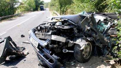 Шофьорка на Мерцедес загина на място в ужасяващ сблъсък с камион
