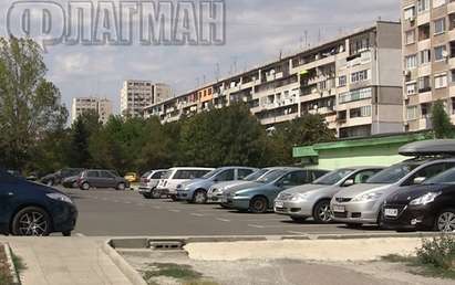 Вандали трошат автомобили в „Славейков“, разбиха и колата на рефера Ахмед Ахмед