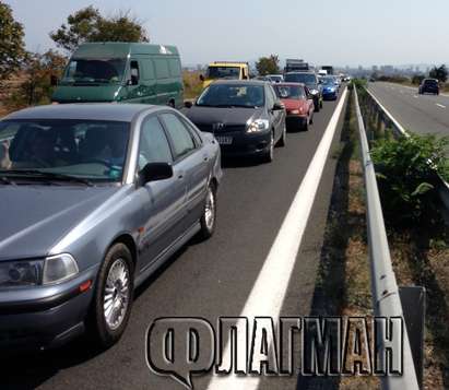 Жестоко задръстване на изхода на Бургас към магистралата, бъдете внимателни