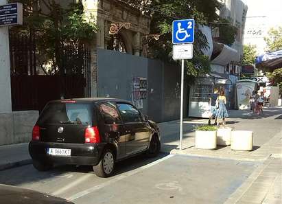 Община Бургас: Подигравка с инвалидите и закрила за връзкарите в Синята зона *