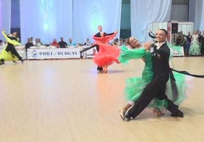 Бургаски двойки блестят сред световния танцов елит, събран в зала „Младост”