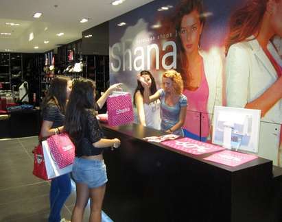 Модни ентусиасти от Бургас на шопинг в новия "Shana"