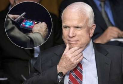 Джон Маккейн играл покер в Конгреса по време на дебатите за Сирия