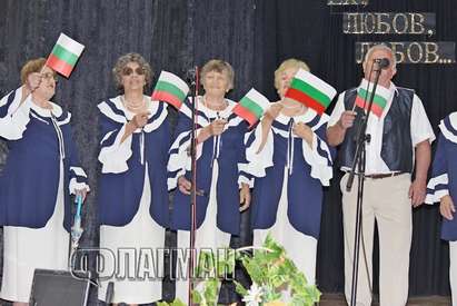 Музикалният фестивал „Ех, любов, любов” закри туристическия сезон в Обзор (СНИМКИ)